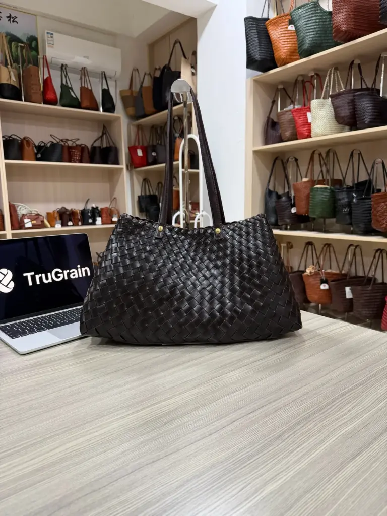 Wide black woven handbag with rounded handles (TG-90810)
