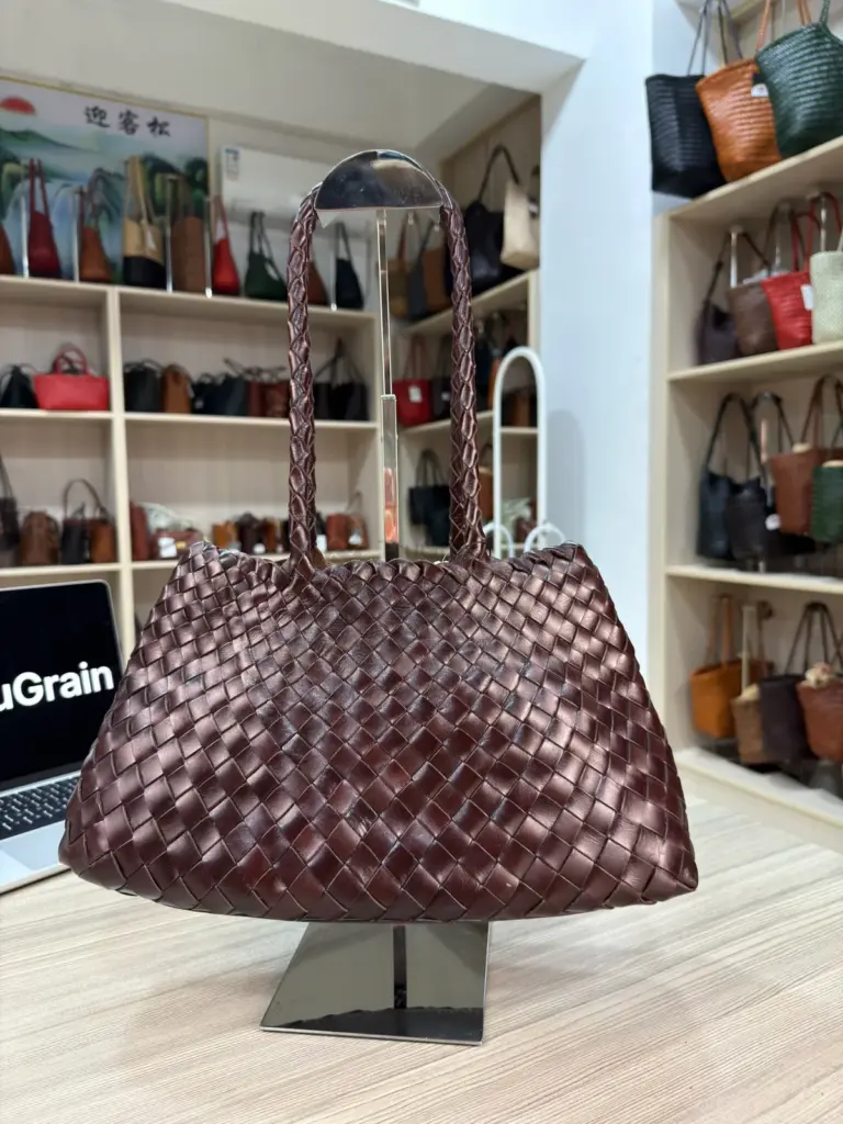Burgundy woven handbag with rounded handles and a broad lower edge (TG-90919)
