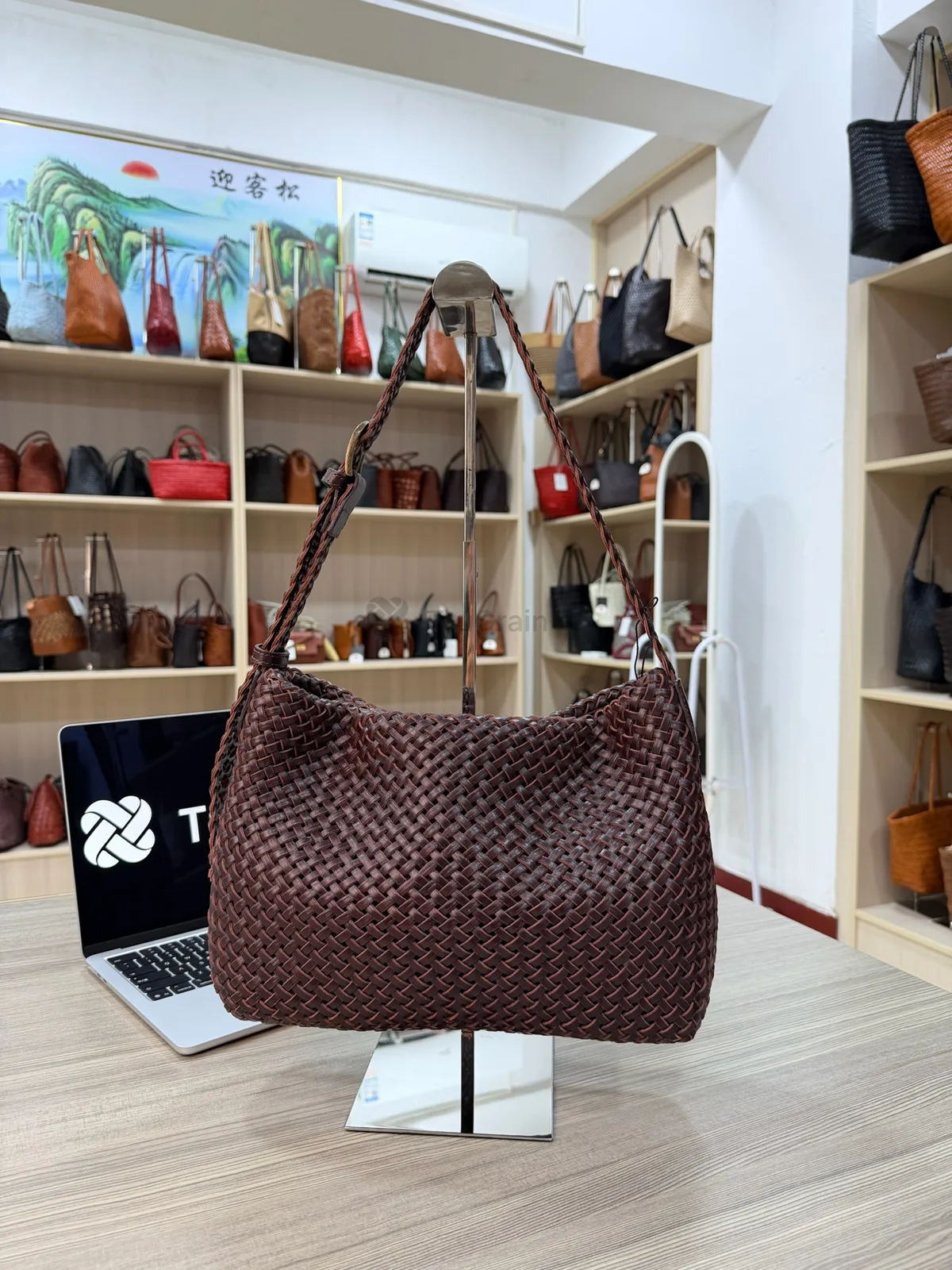 TG-90980 finished handwoven leather shoulder bag